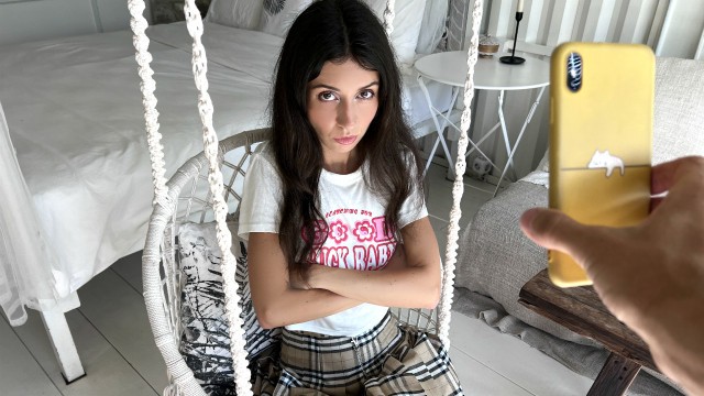 Obraz Przyrodni tata dowiedział się, że jego pasierbica kręci filmy porno - był zszokowany!